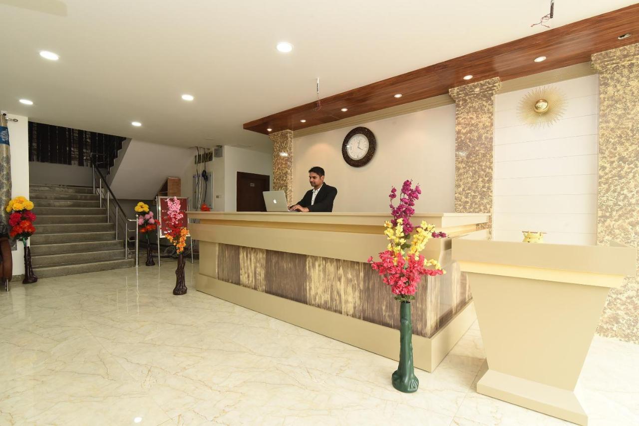 Capital O 13310 Noida Suites Exteriér fotografie